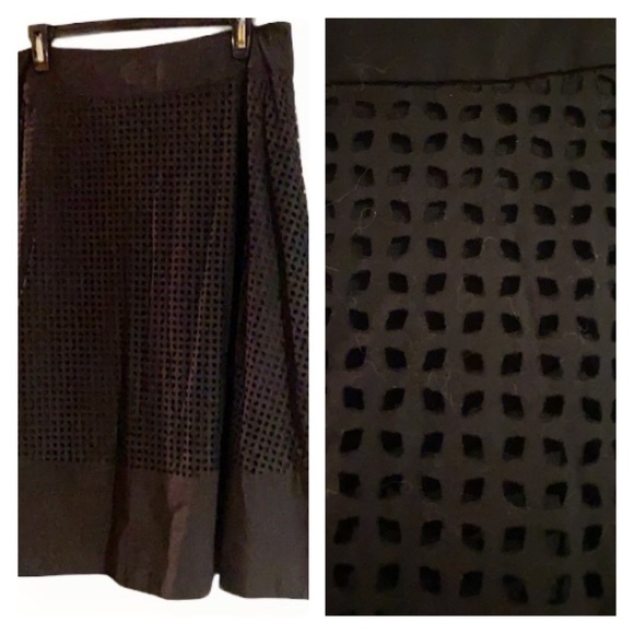💟 Sale $10 💟 Vintage Black Skirt…Top layer has cutouts! - Picture 6 of 6